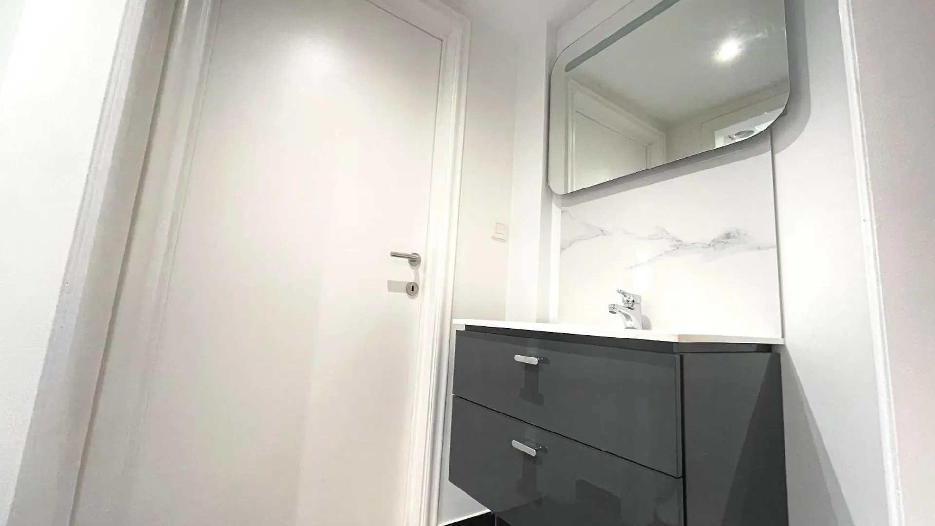 Duden Park Brussels - Cosy Apt 1 Bedroom 0*,  Бельгия
